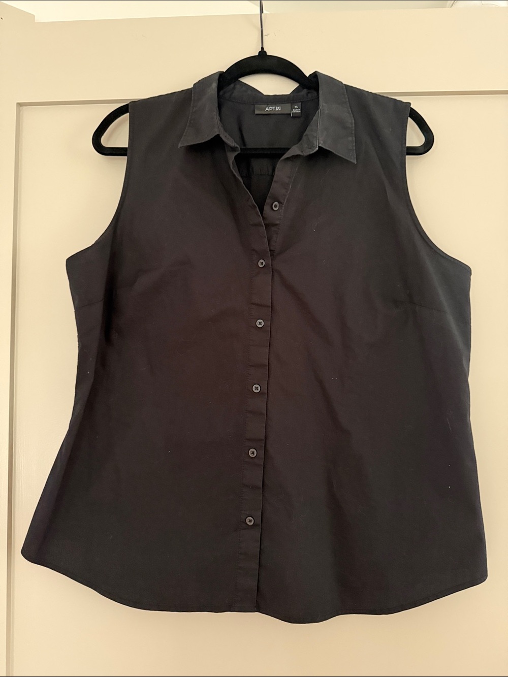 Apt. 9 Black Sleeveless Button-Down Collared Top